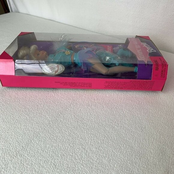New Barbie USA Olympic Skater Barbie Doll 18501 Vintage 1997 Unopened - Picture 7 of 8
